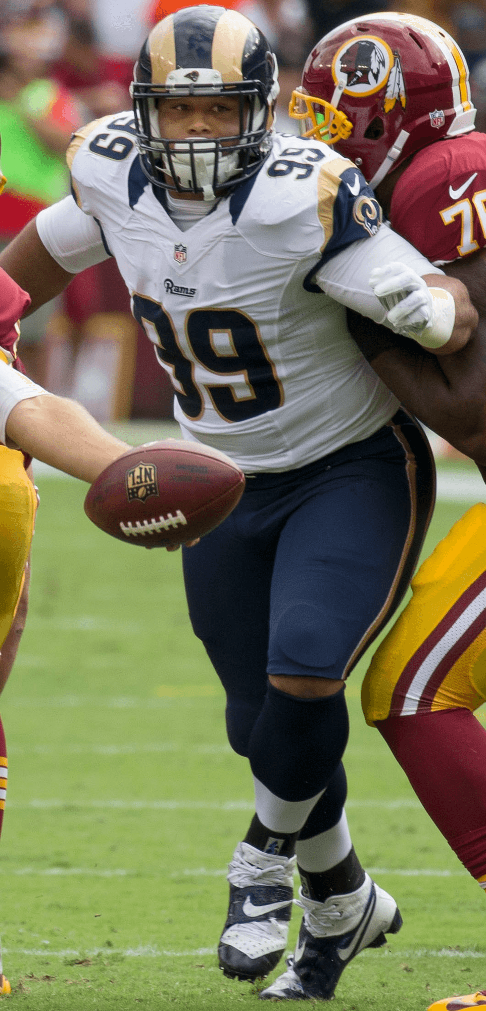 Aaron Donald Absen: Low Back Pain pada Atlet Kontak dan Kapan Aman Main Lagi